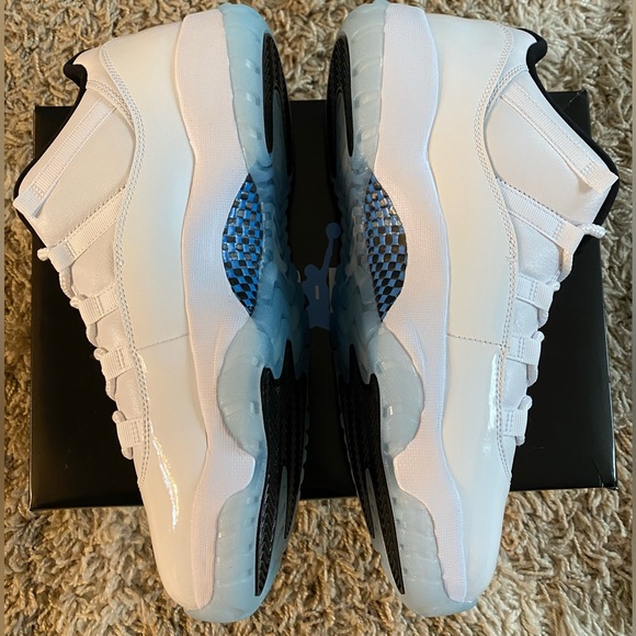 Athletic_Shoes